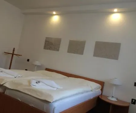 狼酒店 3*